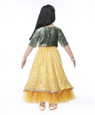 Green embroidered lehenga set 3