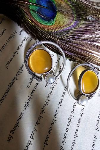 German silver yellow stone circle earring