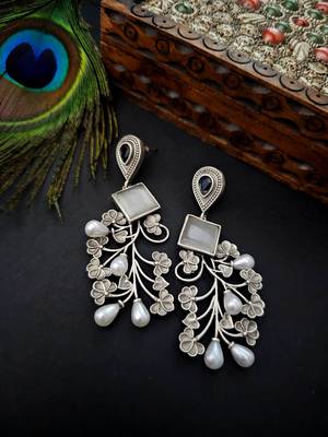 Silver toned beautifull studded earring 1