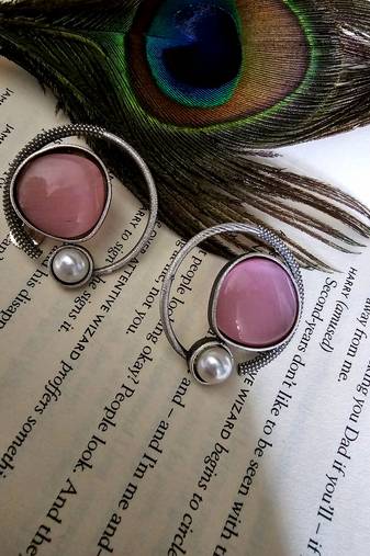 German silver peach stone circle earring