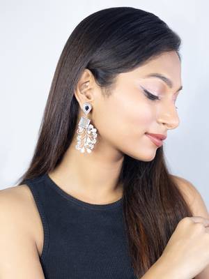 Silver toned beautifull studded earring 3