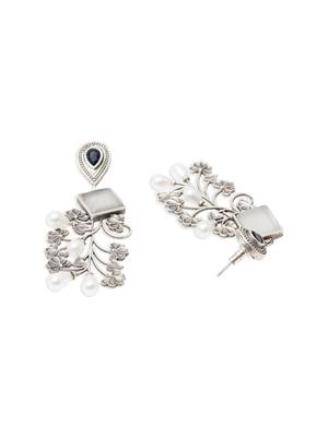 Silver toned beautifull studded earring 4