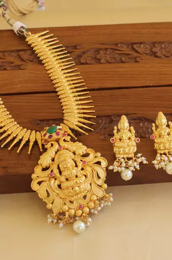 Gold platted lakshmi necklace set