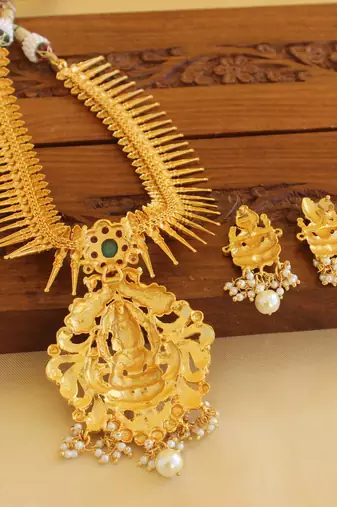 Gold platted lakshmi necklace set