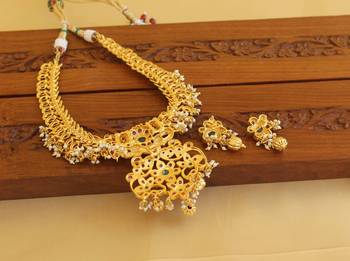 Gold platted peacock necklace set 4