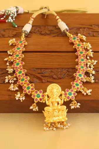 Gold platted lakshmi necklace set