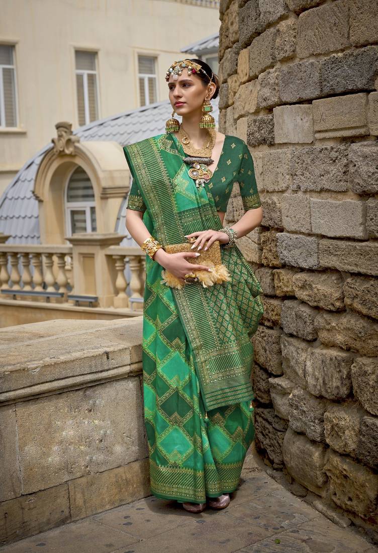 Kimisha women's green silk saree with unstitched blouse piece