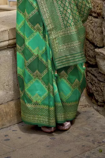 Kimisha women's green silk saree with unstitched blouse piece