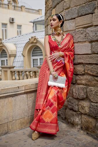 Red silk blend Saree With Unstitched Blouse Piece