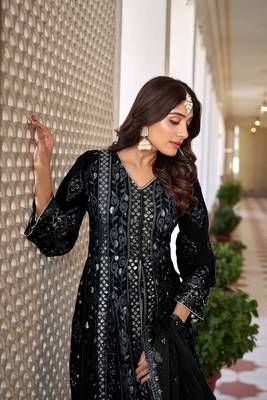 Black embroidered semi sttiched anarkali suit 3