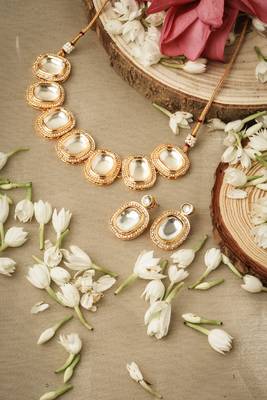 Stone Necklace and Earrings Set with White Stone Embellishments 1