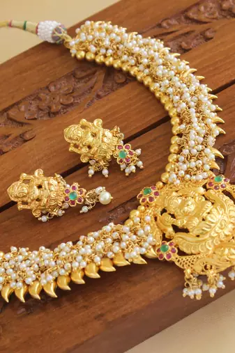 Gold platted pearl temple necklace set