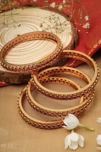 Set of 4 Bangles with Round Pink Stones