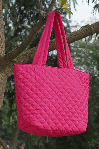 uno fuchsia harlequin quilted polyester tote bag