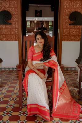 White to red ombre soft silk saree with , rich pallu, and cotton tassels. paired with a soft red woven blouse. 5