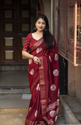 Red soft cotton crape silk saree with unstitched blouse piece 1