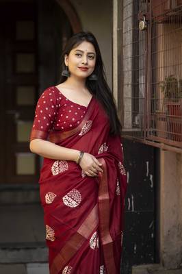 Red soft cotton crape silk saree with unstitched blouse piece 2