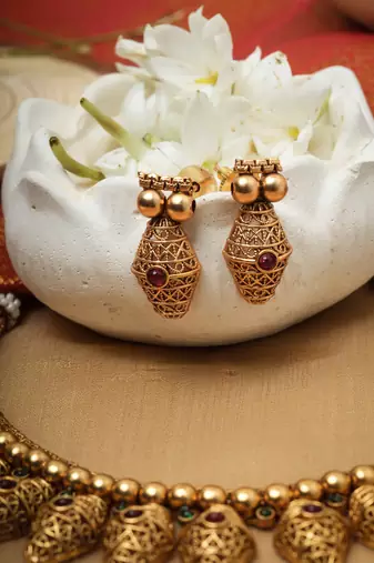 Necklace Set and Pair of Earrings with Gold-Plated Diamond Shaped Design