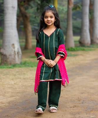 Azma green kurta pyjama set 1