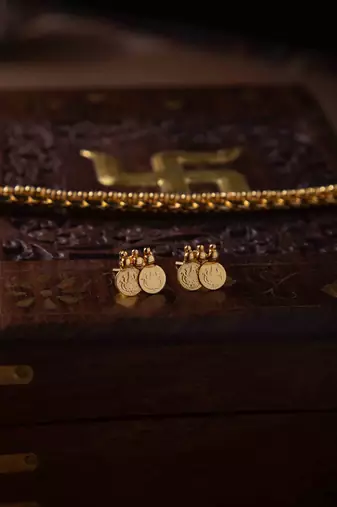 Necklace Set For Women with Gold-Plated Round Design