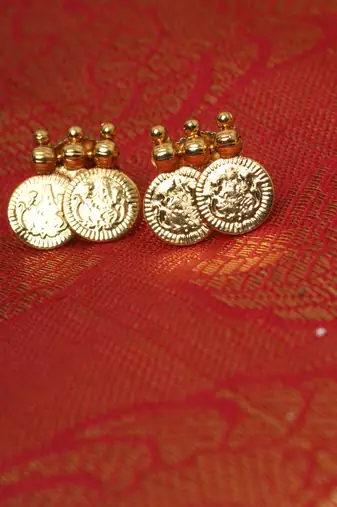 Necklace Set For Women with Gold-Plated Round Design