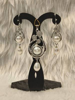 Mannat raj pearls & jewellers natural fresh water pearls hyderabadi pearls charming and designer pendant set 1