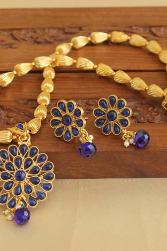 Gold platted kempu necklace set
