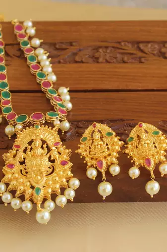 Gold platted lakshmi kempu necklace set