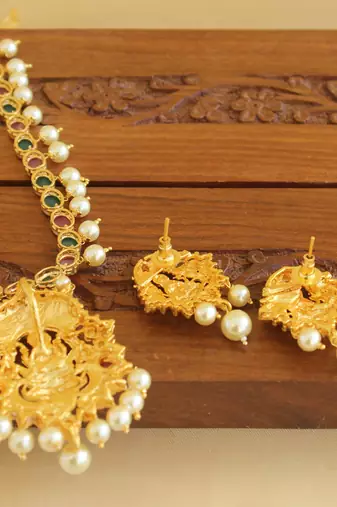Gold platted lakshmi kempu necklace set