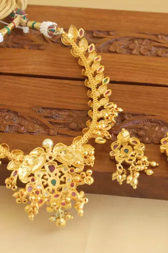 Gold platted peacock kempu necklace set