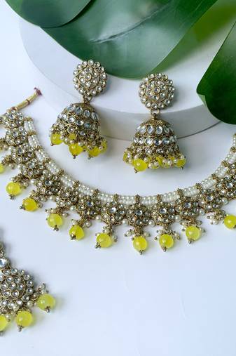 traditional kundan pearl choker necklace with jhumki earrings & maang tikka set 