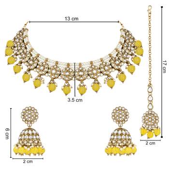 traditional kundan pearl choker necklace with jhumki earrings & maang tikka set  5