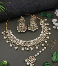 traditional kundan pearl choker necklace with jhumki earrings & maang tikka set 
