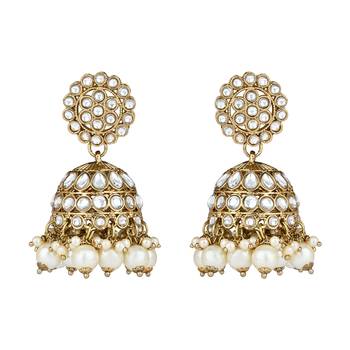 traditional kundan pearl choker necklace with jhumki earrings & maang tikka set  3