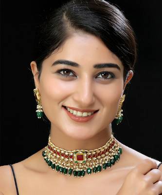 Gold finish kundan necklace set 1