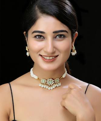 Gold finish white kundan choker set 1