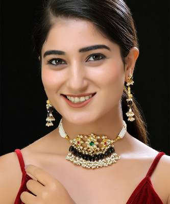 Gold finish green kundan choker set 1