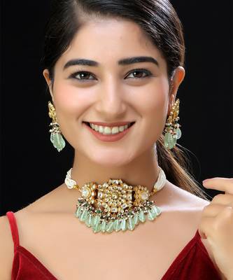 Gold finish kundan choker set 1