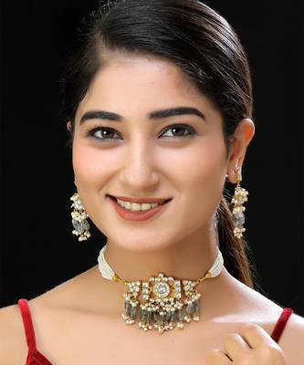 Gold finish kundan choker set 1