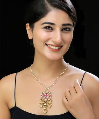 Gold finish kundan mother of pearls pendant 1