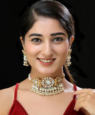 Gold finish kundan mother of pearls choker set 1