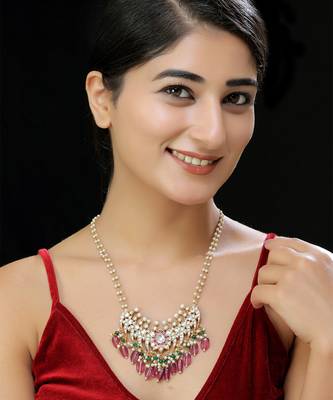 Gold finish kundan pendant 1
