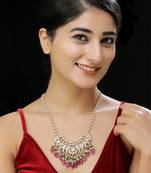 Gold finish kundan pendant