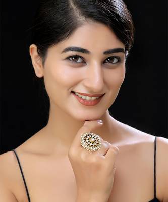 Gold finish kundan ring 1