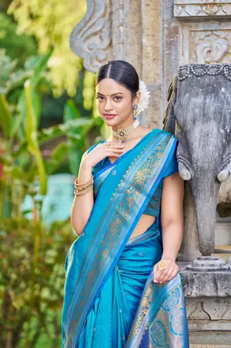 Teal Women Silk Blend  Woven Design Saree with Blouse For Women