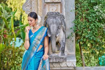 Teal Women Silk Blend  Woven Design Saree with Blouse For Women 5