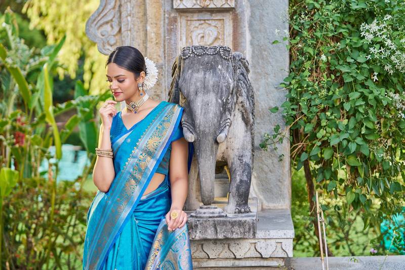 Teal Women Silk Blend  Woven Design Saree with Blouse For Women