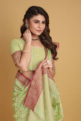 Green Woven Design Faux Banarasi Silk Jaquard Saree With Blouse 3