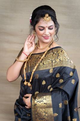 Black woven paithani silk saree with blouse 3