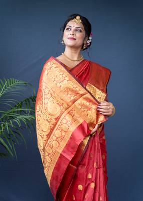 Maroon woven paithani silk saree with blouse 4
